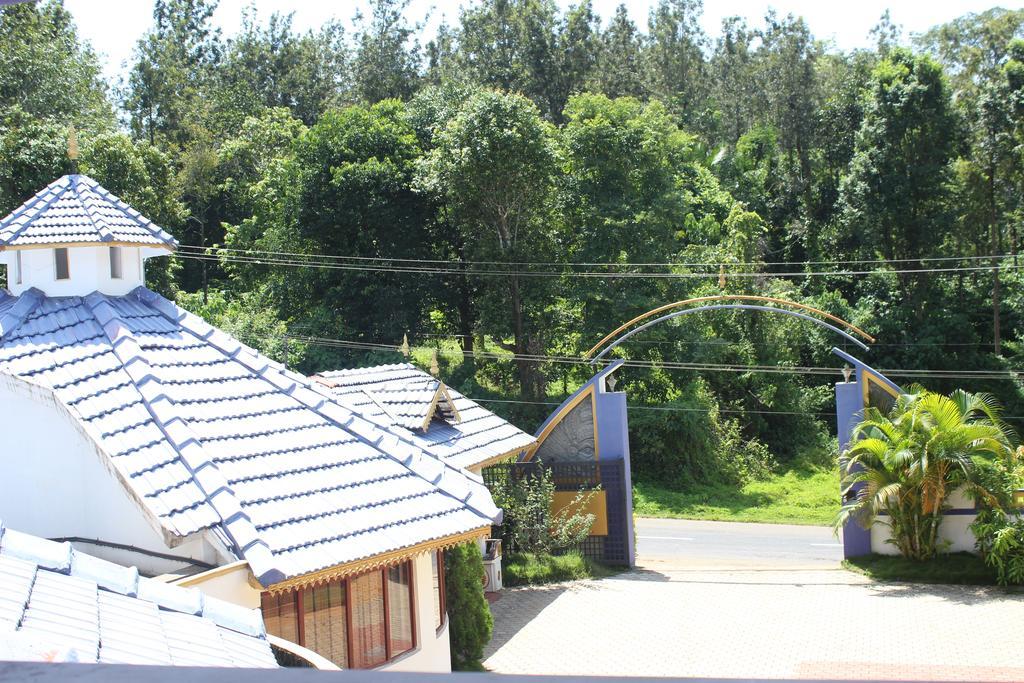 Wayanad Gate Resort Манантавади Экстерьер фото
