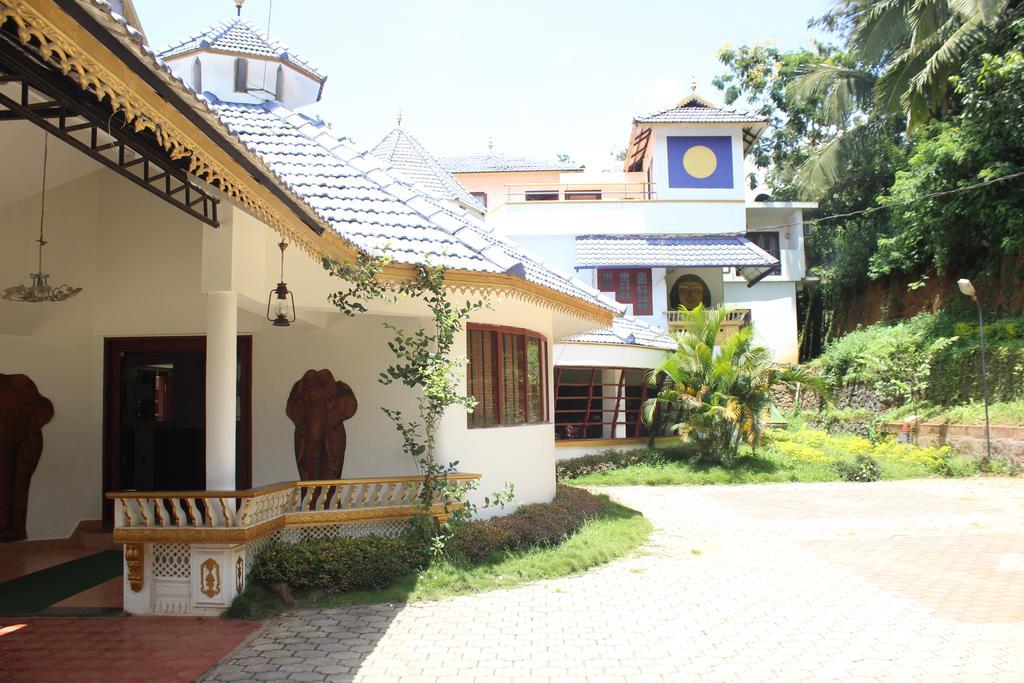 Wayanad Gate Resort Манантавади Экстерьер фото