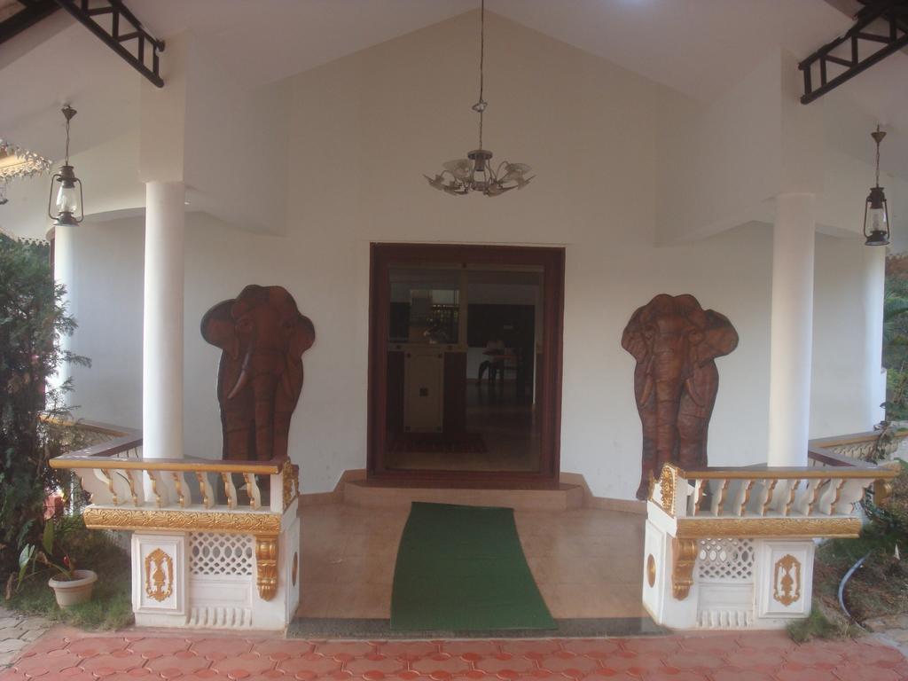 Wayanad Gate Resort Манантавади Экстерьер фото